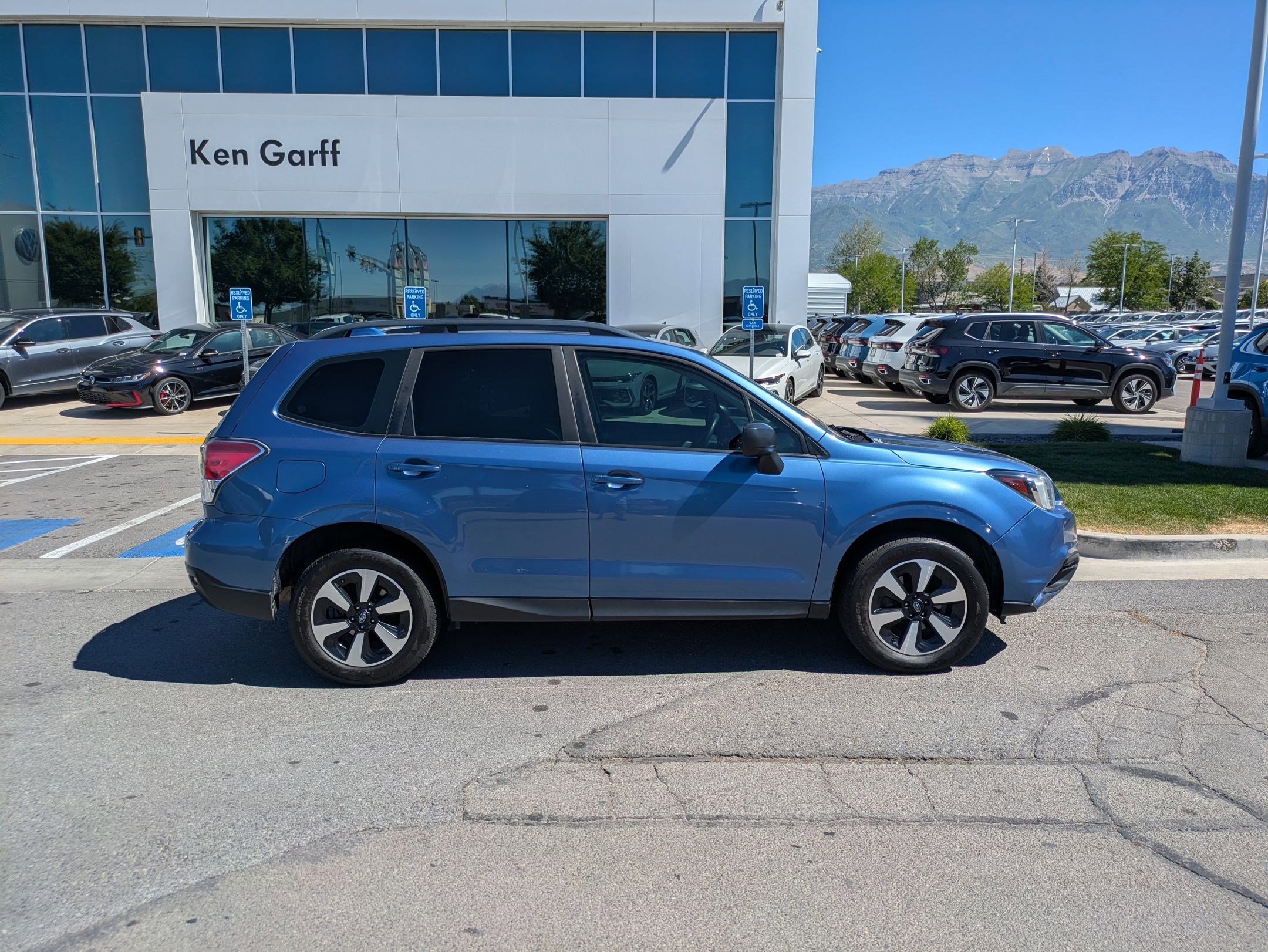 Used 2018 Quartz Blue Pearl Subaru 2.5i image 2