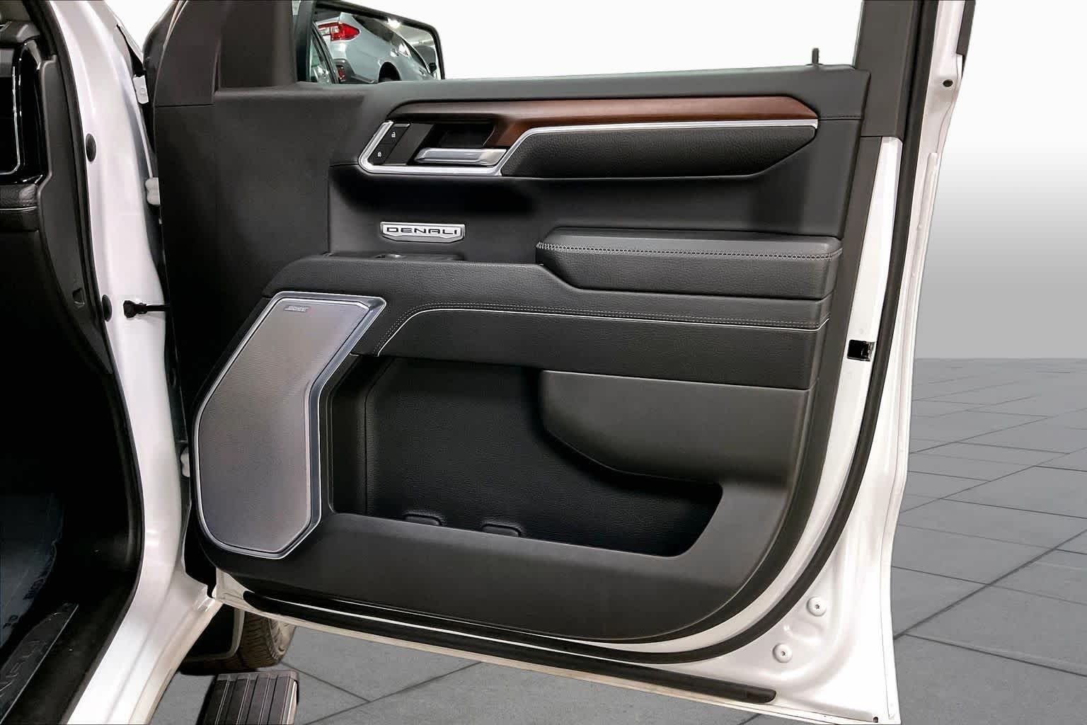 Used 2024 White Frost Tricoat GMC Denali image 23