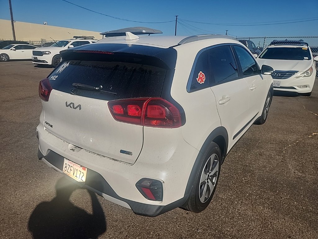Used 2022 White Kia LX image 12