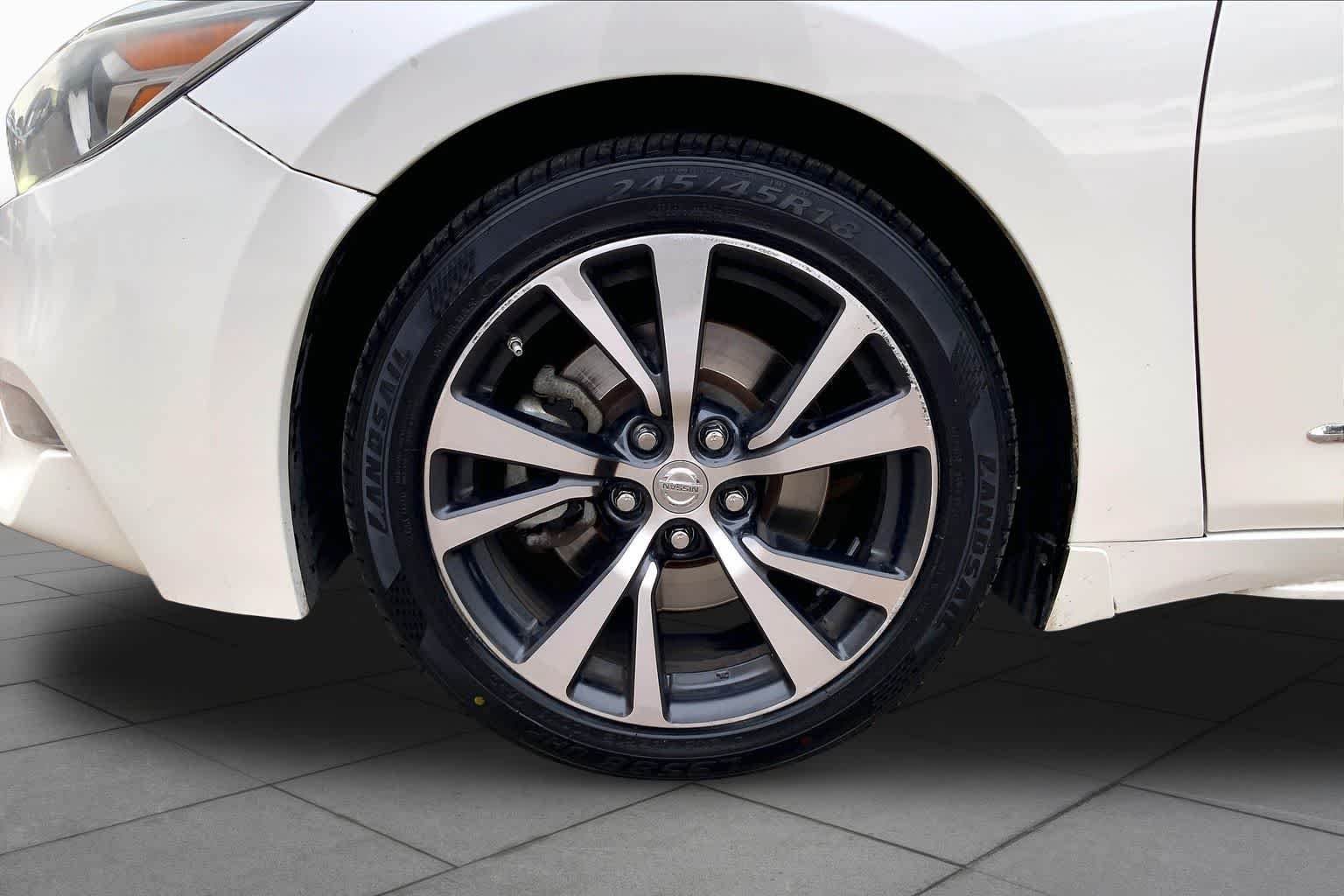 Used 2017 Pearl White Nissan SL image 11