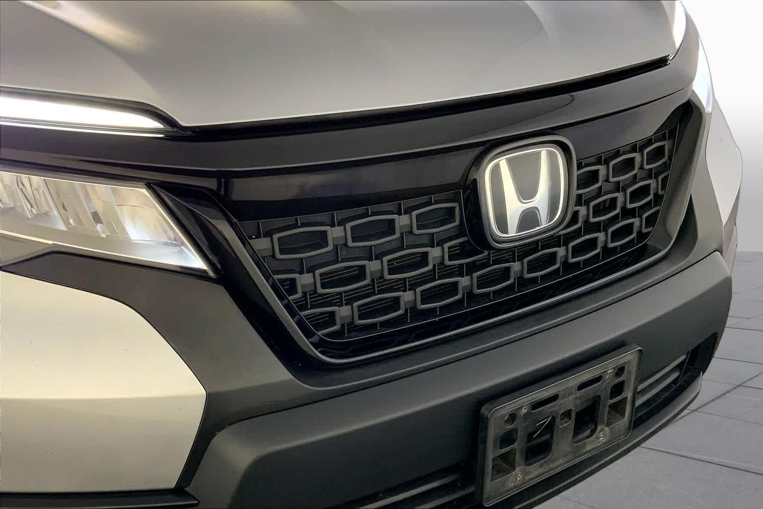 Used 2019 Lunar Silver Metallic Honda Touring image 32
