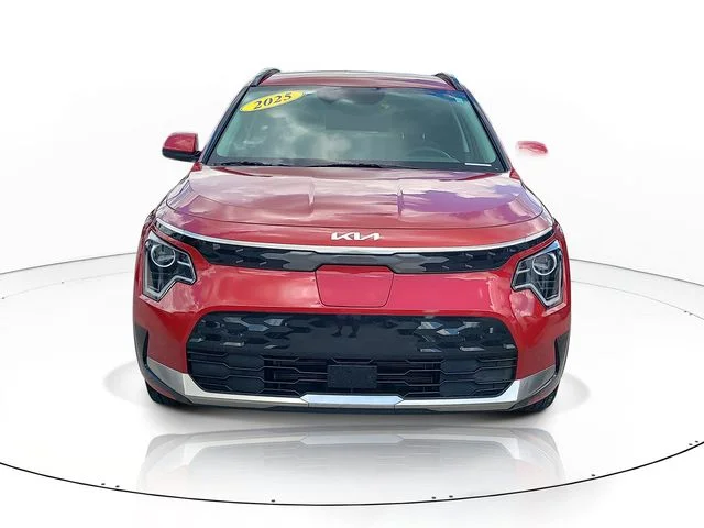 Used 2025 Red Kia Wind image 2