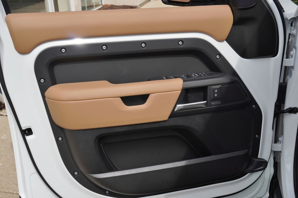 New 2026 Fuji White Land Rover X-Dynamic SE image 10