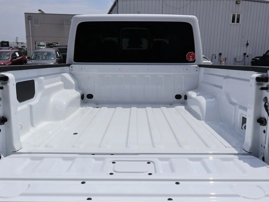 New 2026 Bright White Clear-Coat Exterior Paint Jeep Mojave image 14