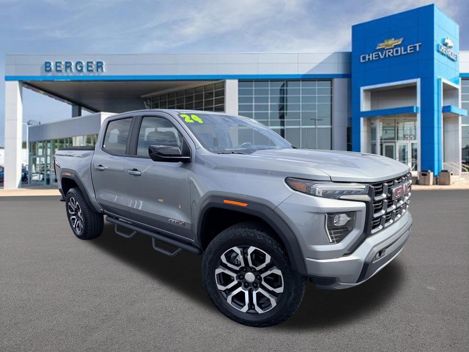 2024 GMC Canyon 4WD AT4 Crew Cab Short Box's photo