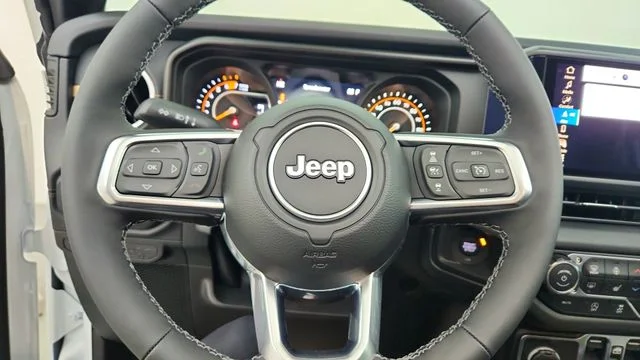 New 2026 Bright White Clear-Coat Exterior Paint Jeep Sahara image 21