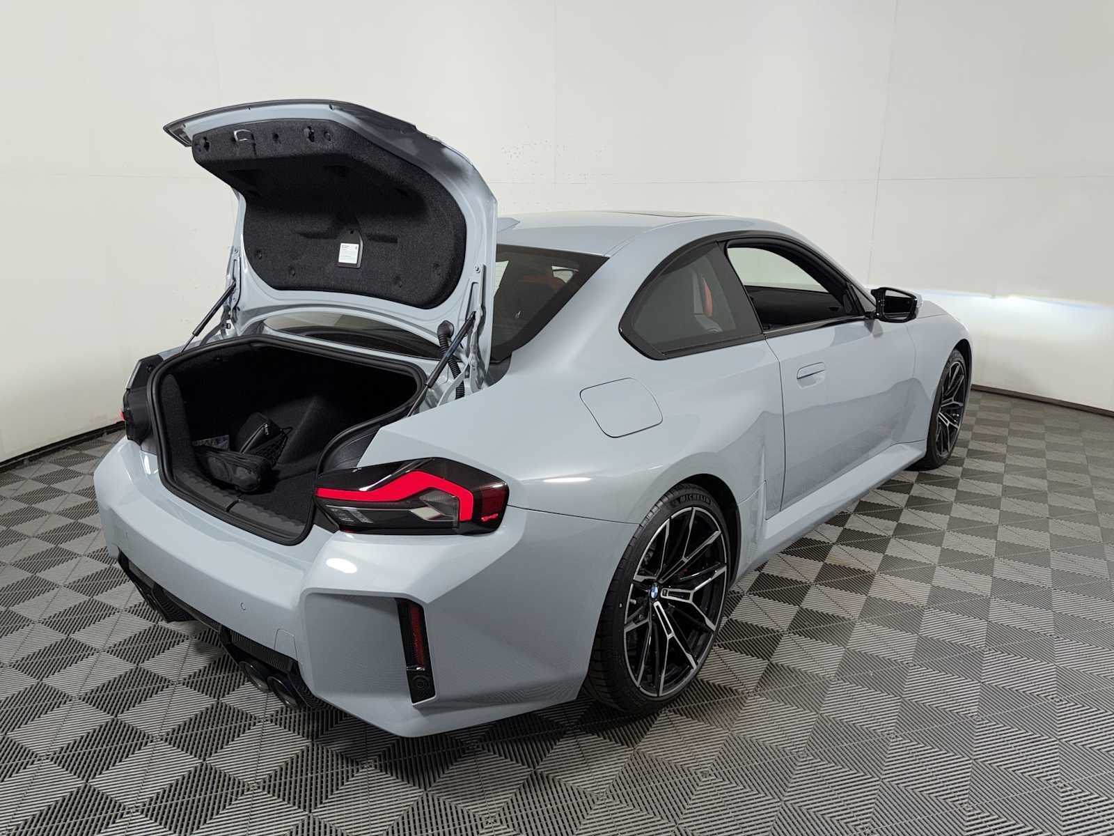 Used 2025 Brooklyn Grey Metallic BMW  image 23