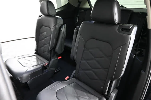 New 2026 Deep Black Pearl Volkswagen 2.0T SE w/Technology image 15