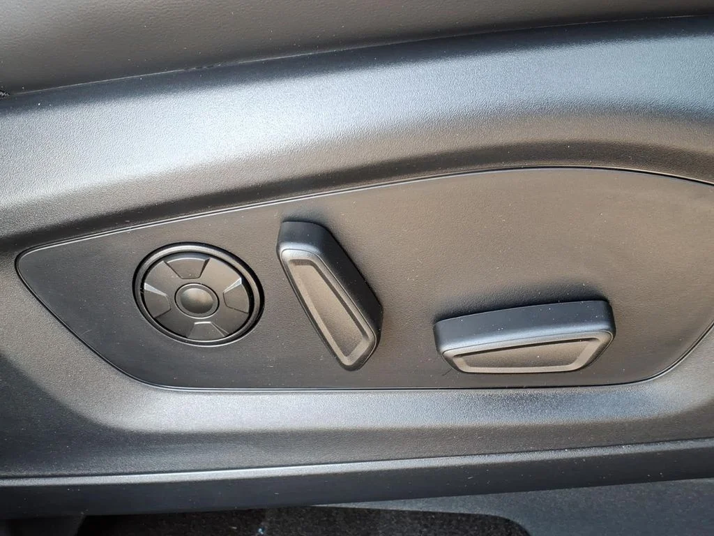 New 2026 Star White Metallic Tri-Coat Ford Tremor image 9