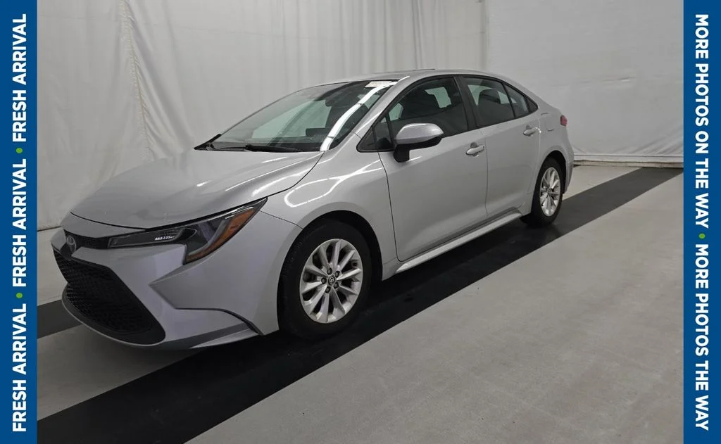 Used 2020 Silver Toyota LE image 5