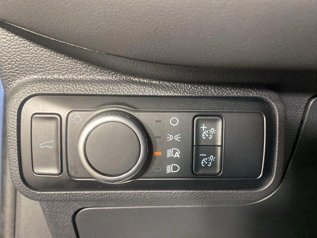 Used 2025 Vapor Blue Ford Active image 11