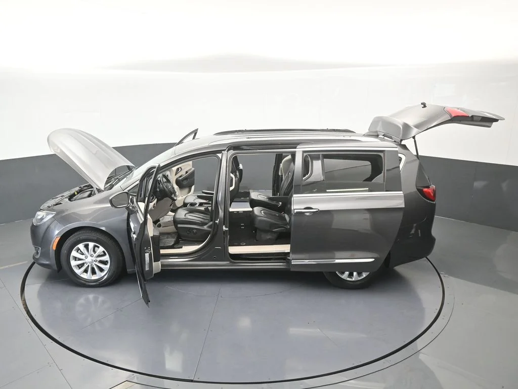 Used 2019 Granite Crystal Metallic Clearcoat Chrysler Touring L image 73