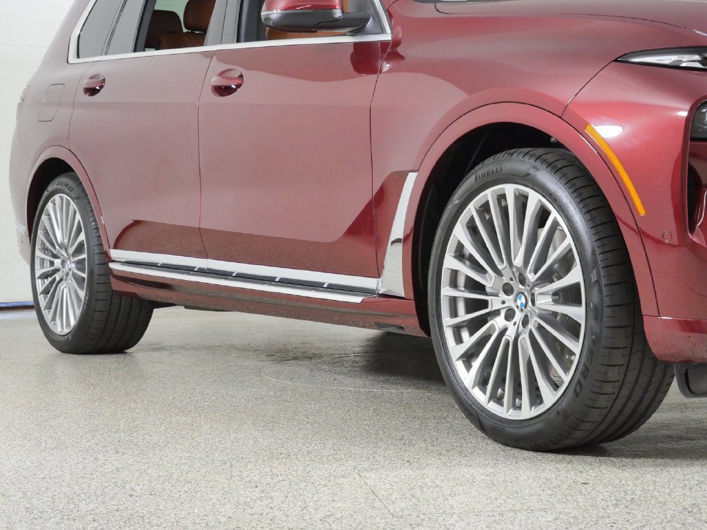 Used 2027 Red BMW xDrive40i image 7