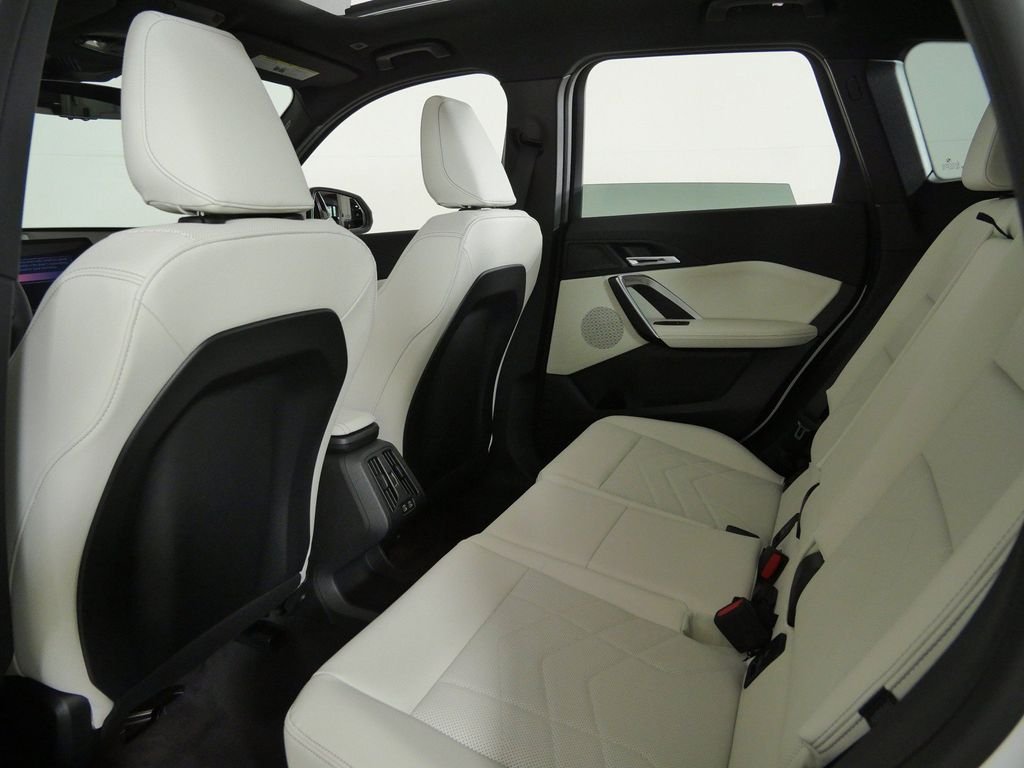 New 2026 Alpine White BMW xDrive28i image 29
