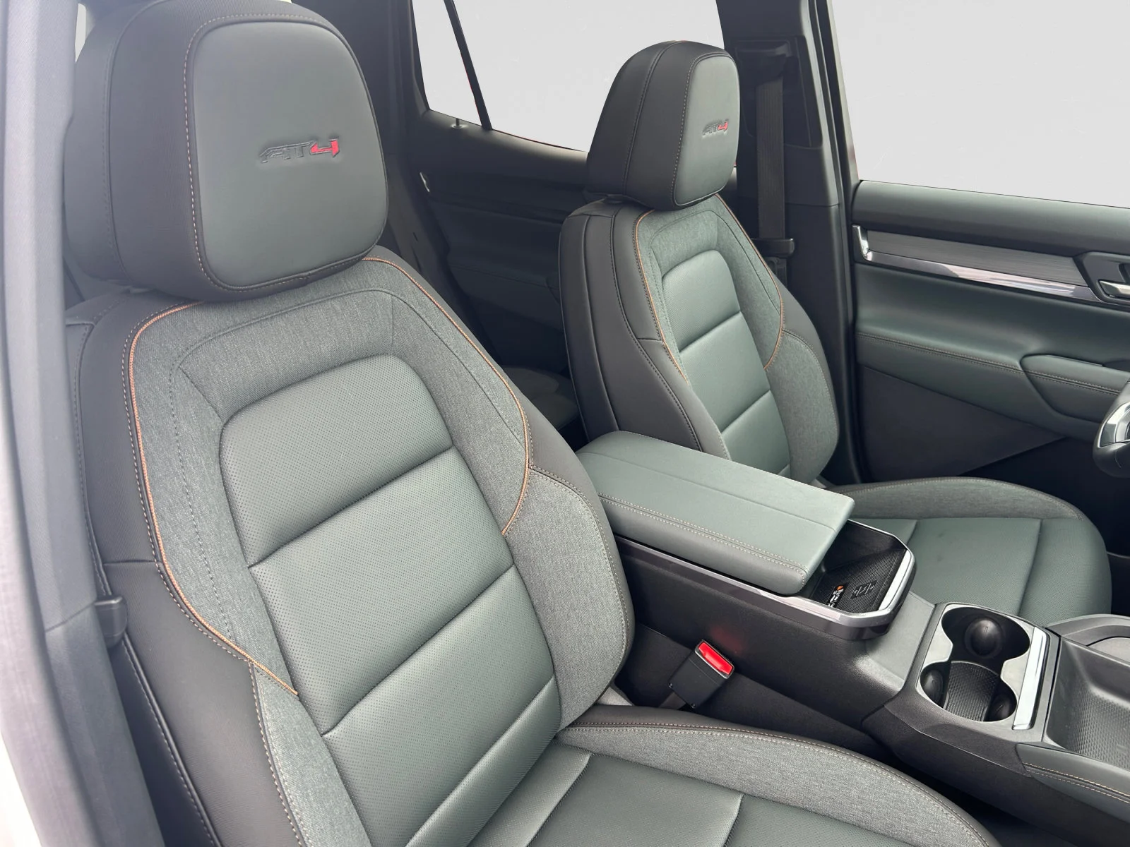 New 2027 Summit White GMC AWD AT4 image 12