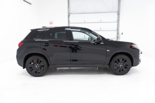 New 2027 Labrador Black Pearl Mitsubishi 2.0 LE 2WD image 4