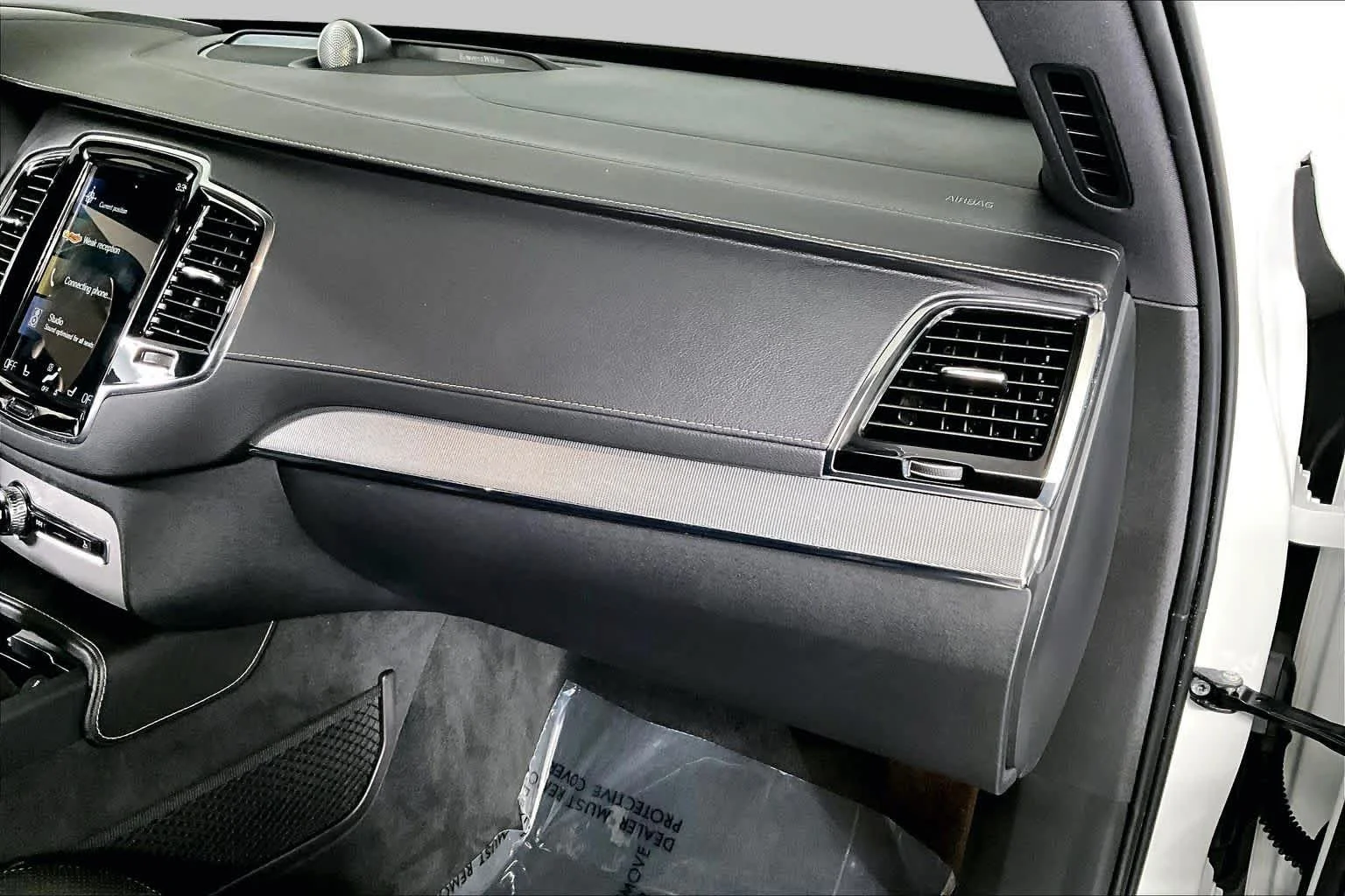 Used 2021 Crystal White Metallic Volvo R-Design image 19