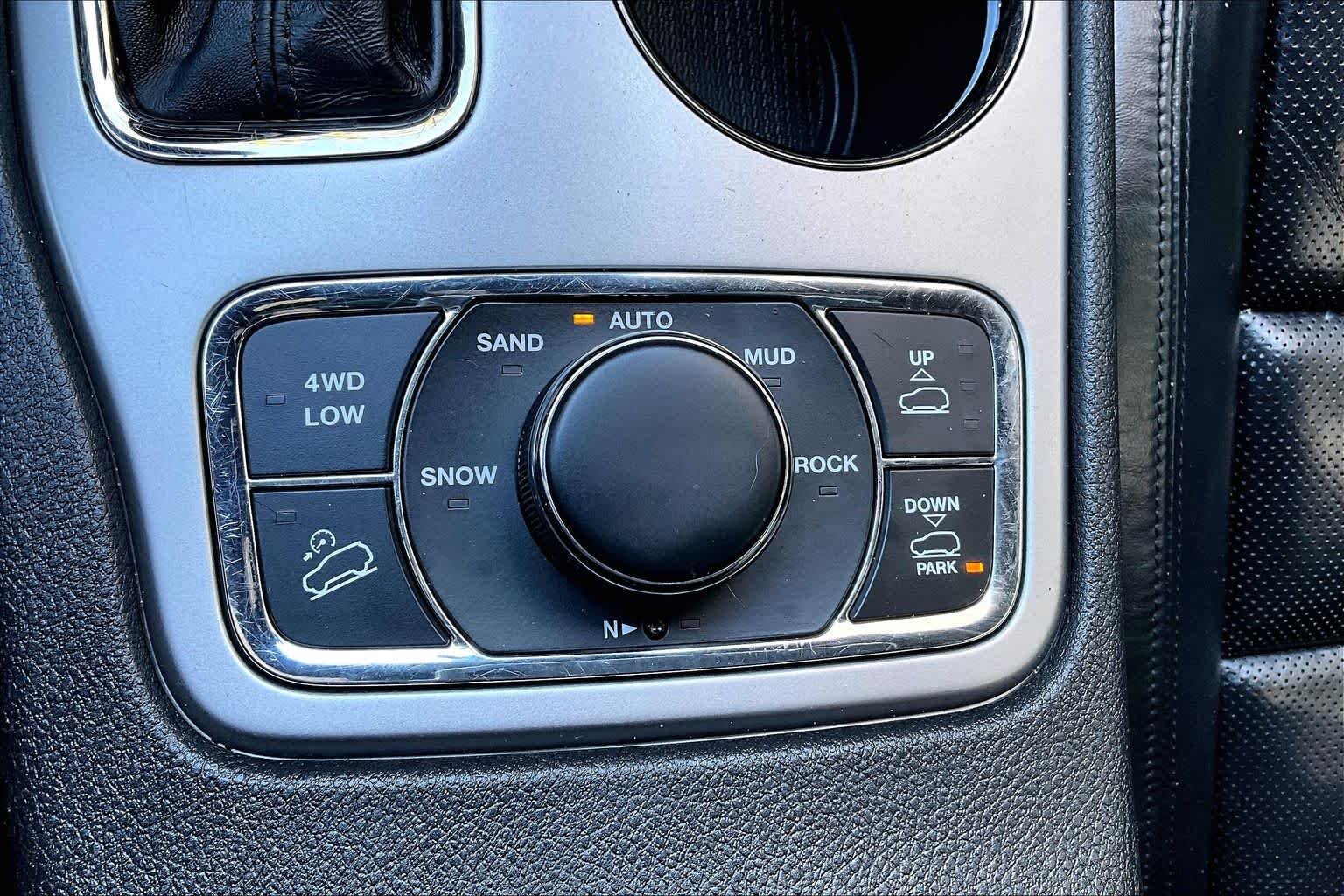 Used 2019 Bright White Clearcoat Jeep High Altitude image 36