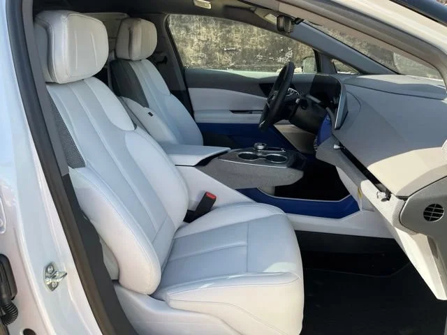 2027 Cadillac OPTIQ Luxury - Photo 21