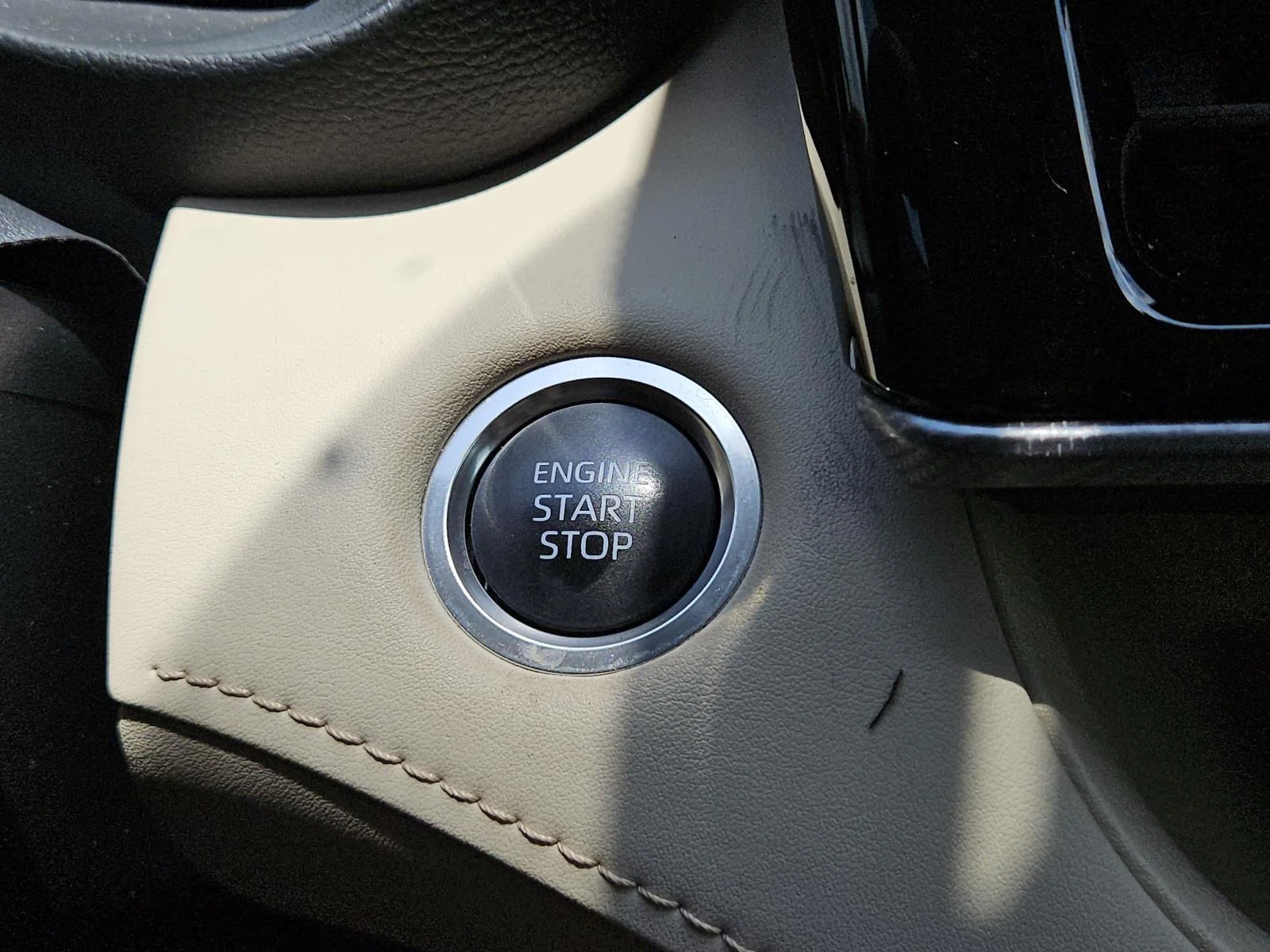 Used 2024 Black Toyota Platinum FWD (Natl) image 19