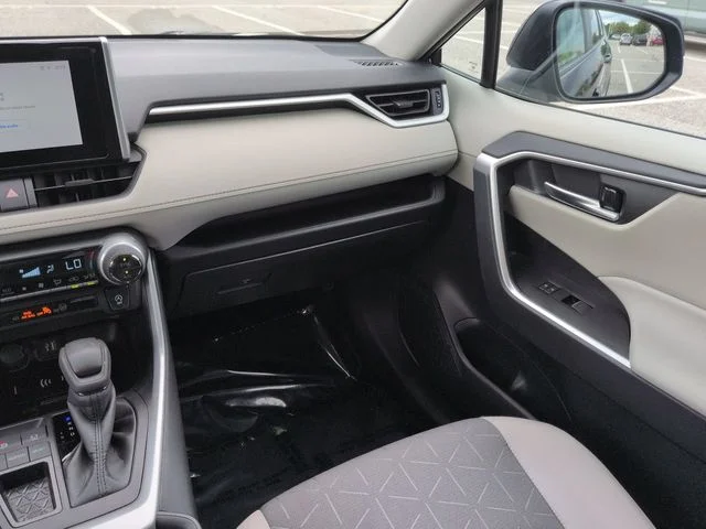 Certified Used 2024  Toyota XLE image 17