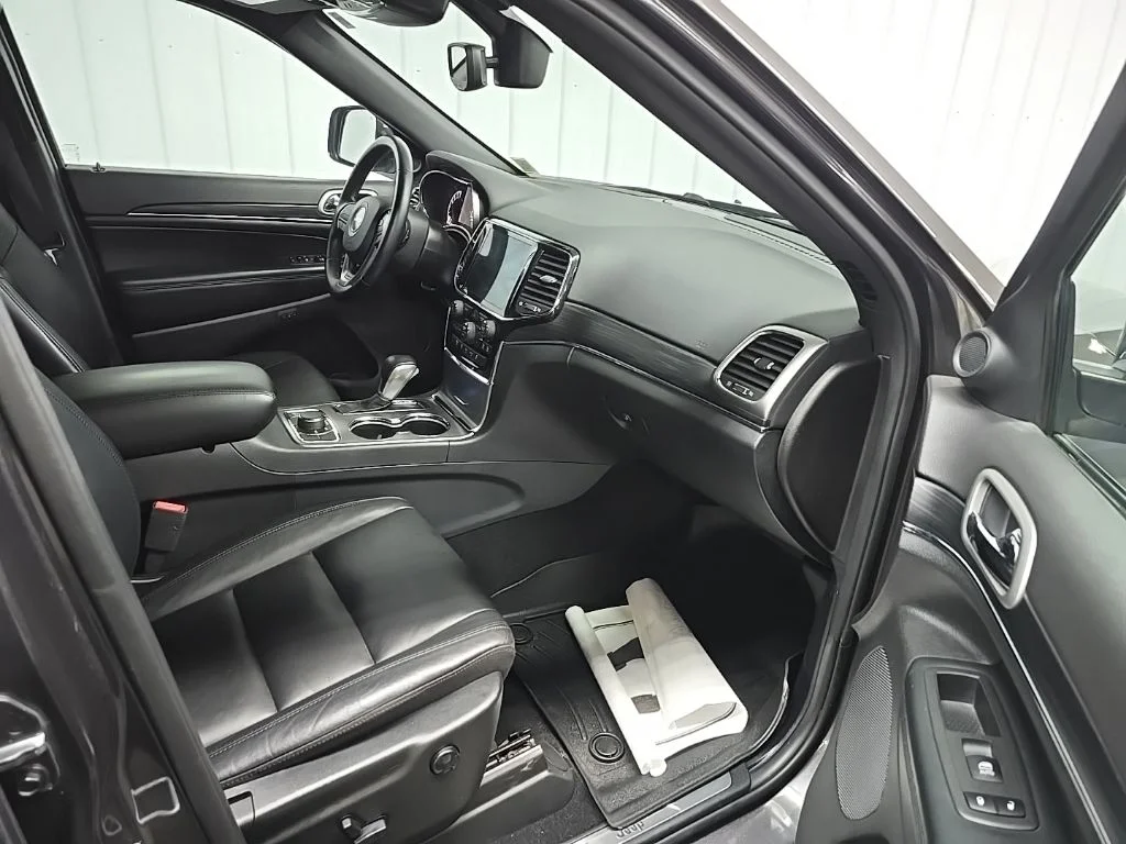 Used 2020 Gray Jeep Limited image 16