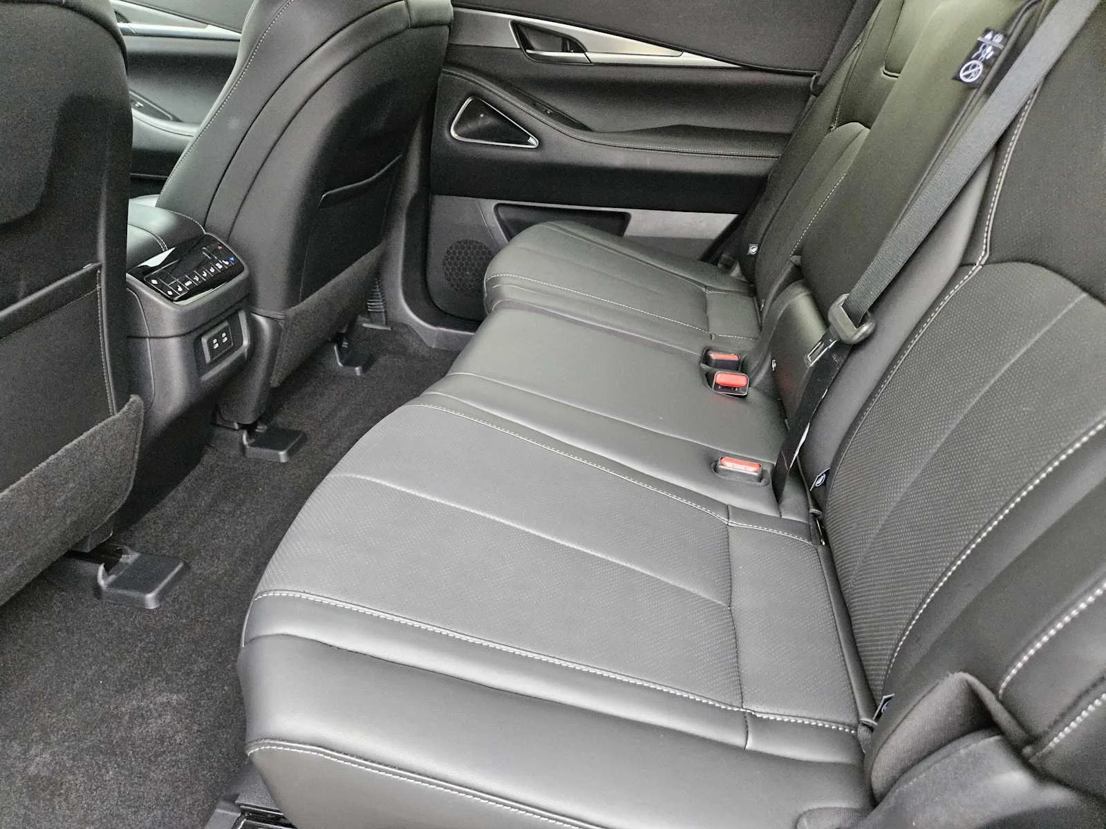Certified Used 2026 Deep Emerald INFINITI LUXE image 26