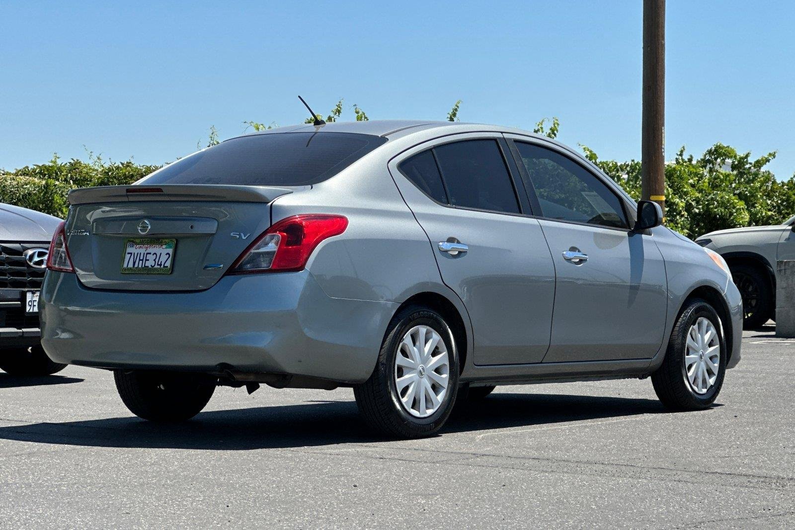 Used 2014 Magnetic Gray Nissan SV image 4