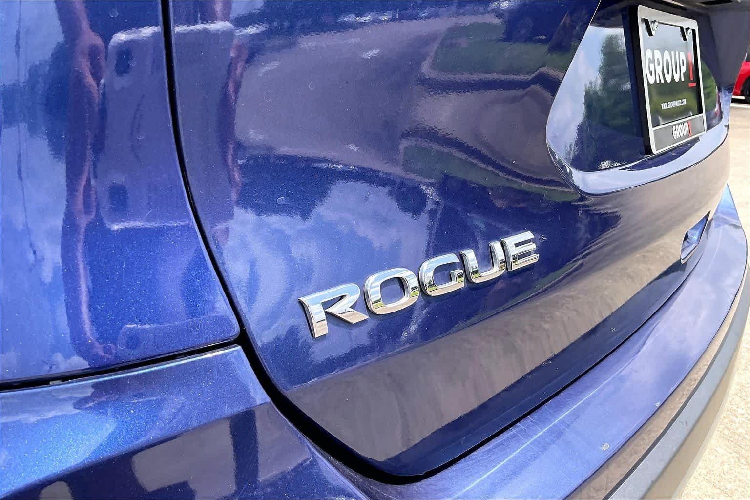 Used 2019 Caspian Blue Metallic Nissan S image 28