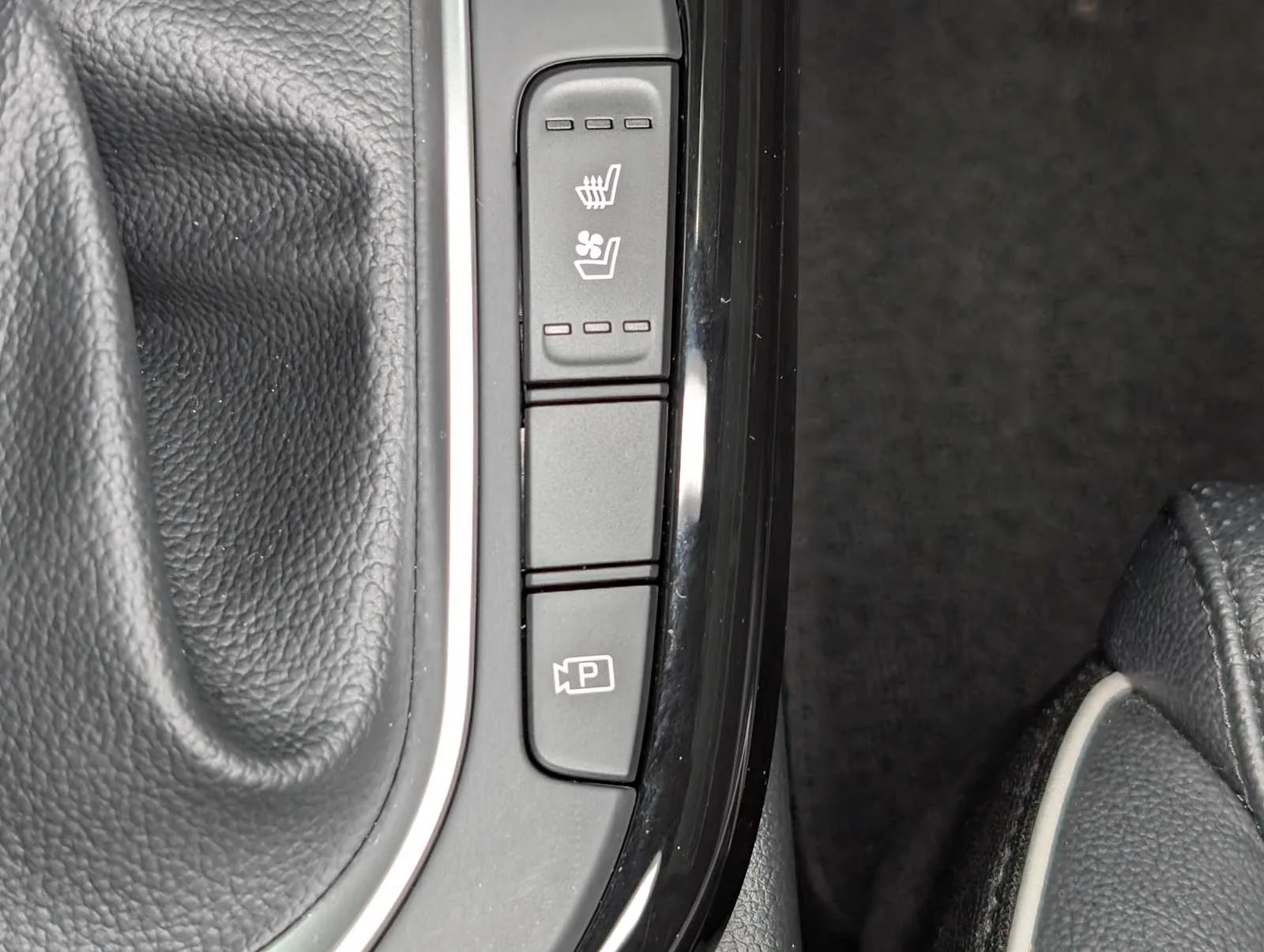 Used 2023 Aurora Black Kia GT-Line image 31