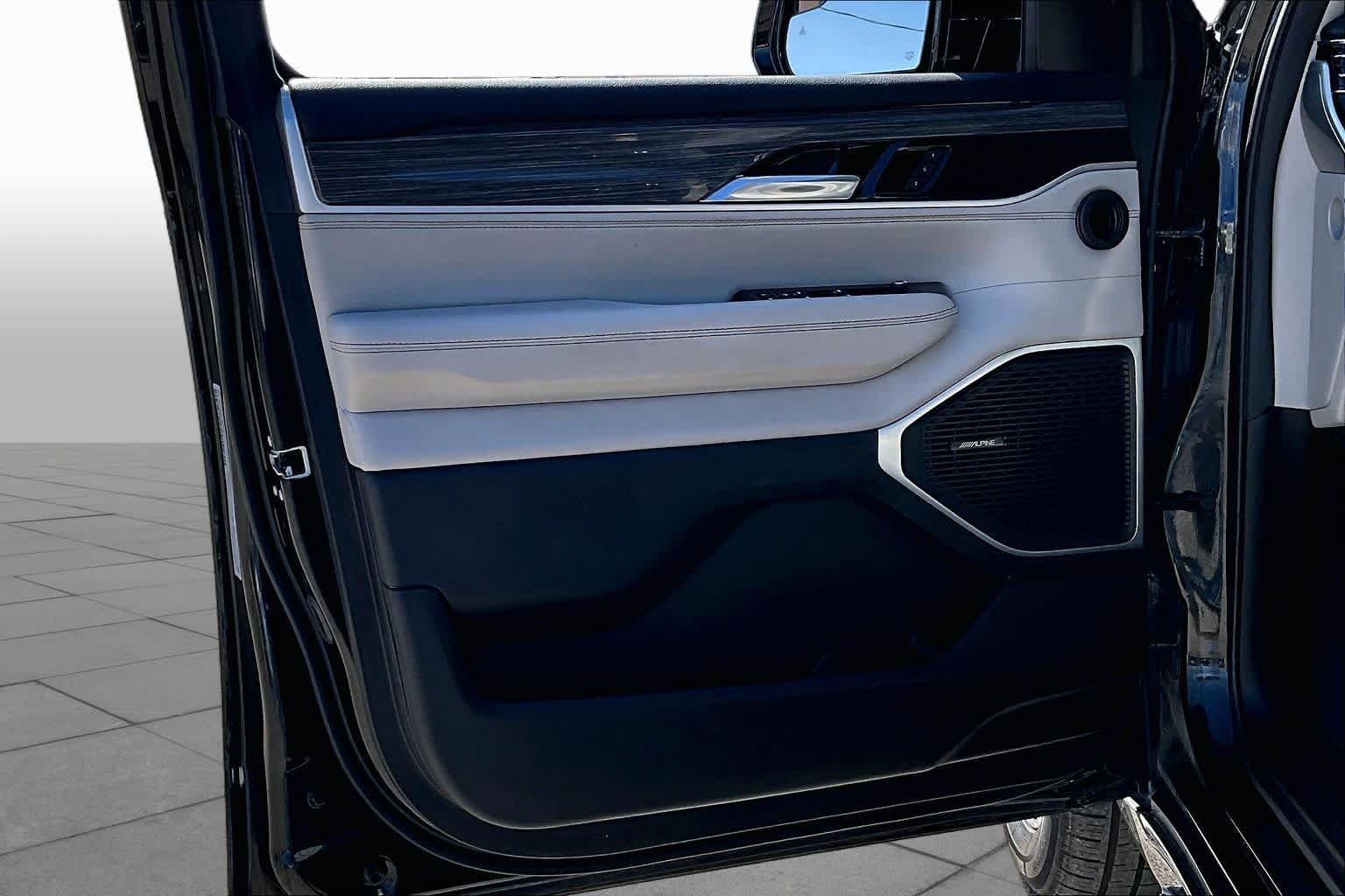 Used 2022 Diamond Black Crystal Pearlcoat Jeep Series III image 21