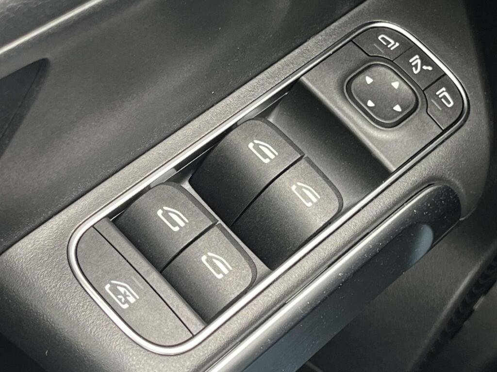 New 2026 Mountain Grey Metallic Mercedes-Benz GLB 250 image 32
