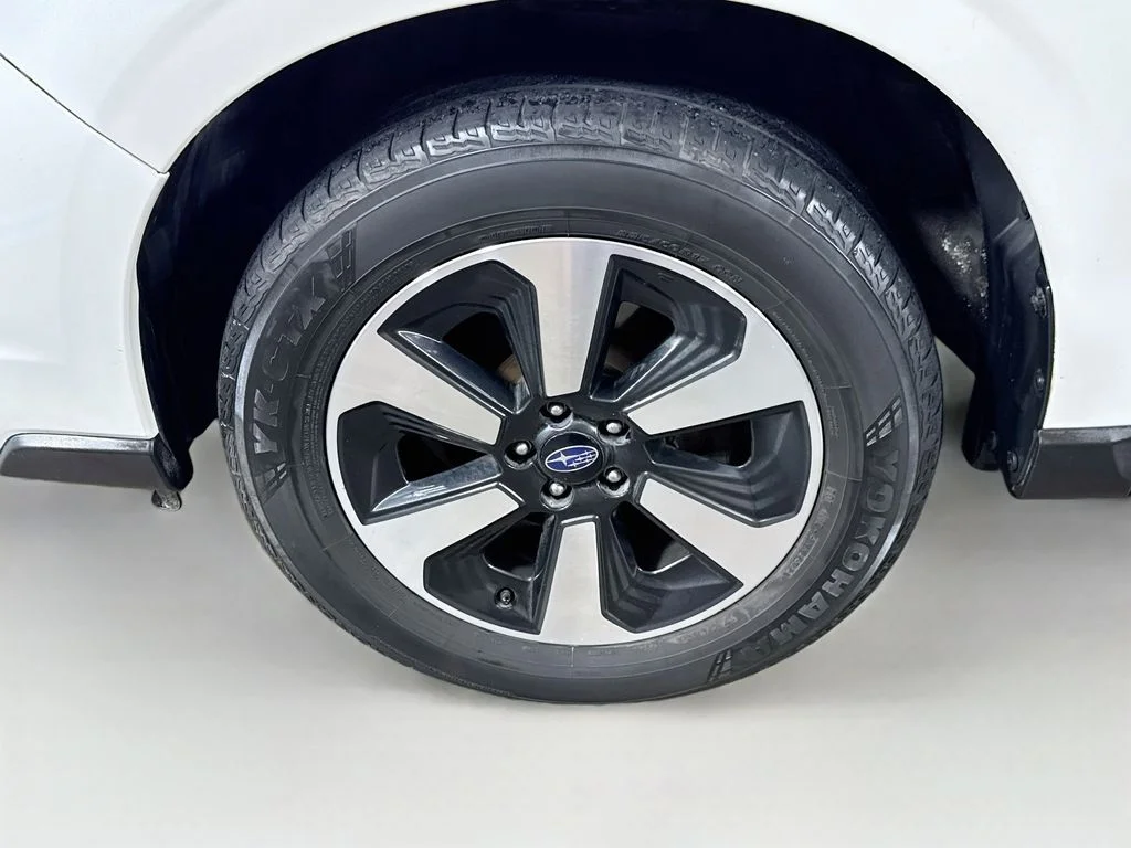 Used 2018 White Subaru 2.5i Premium image 39