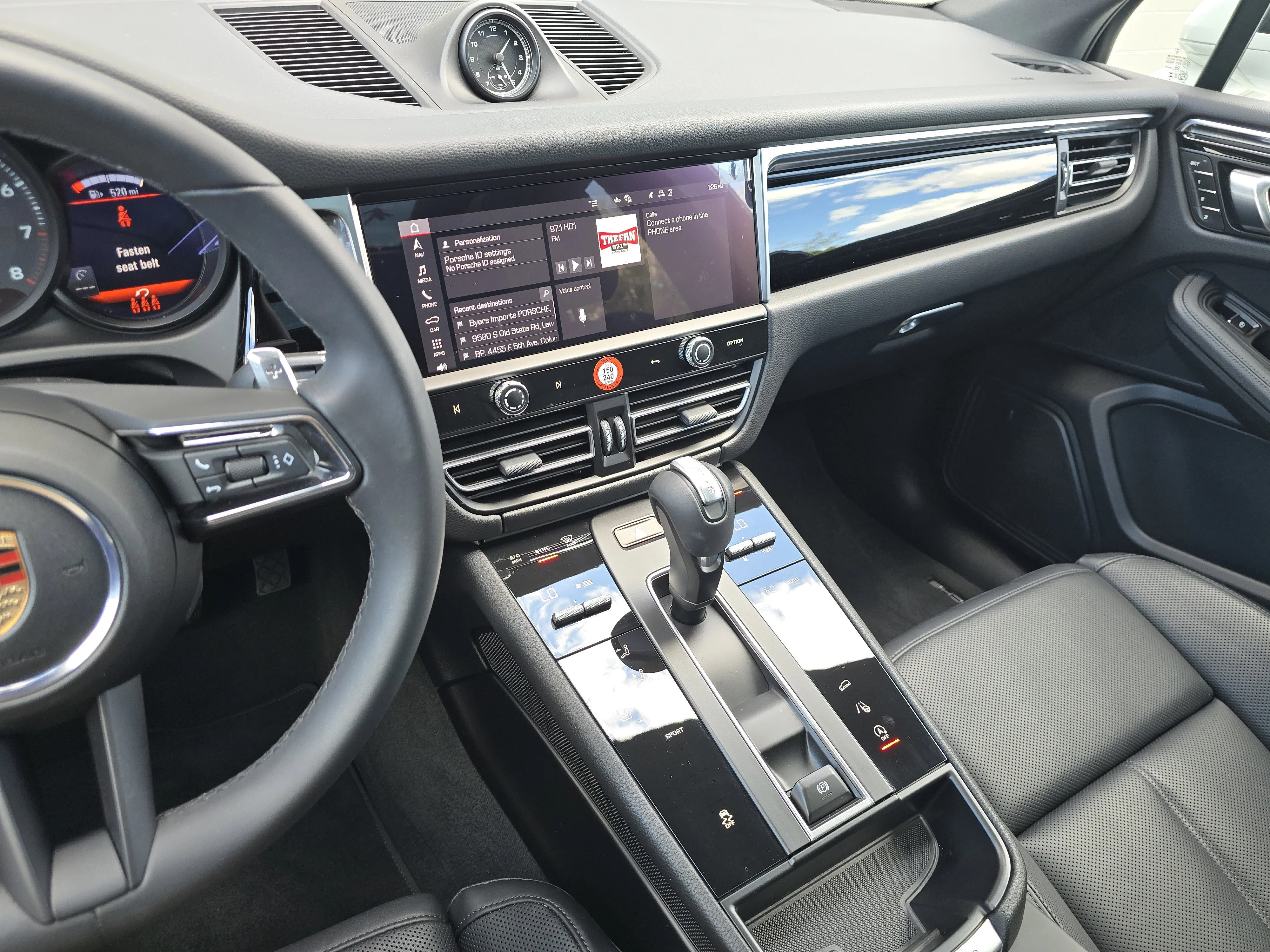 2025 Porsche Macan T - Photo 22