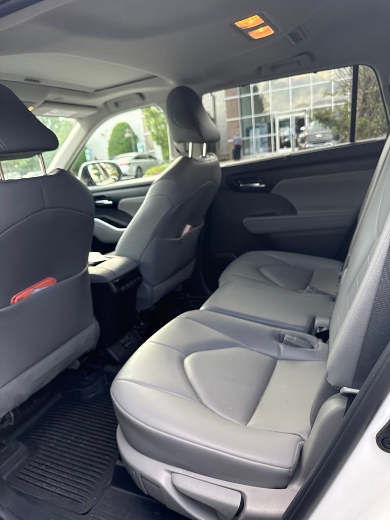 Used 2023 Beige Toyota XLE image 5
