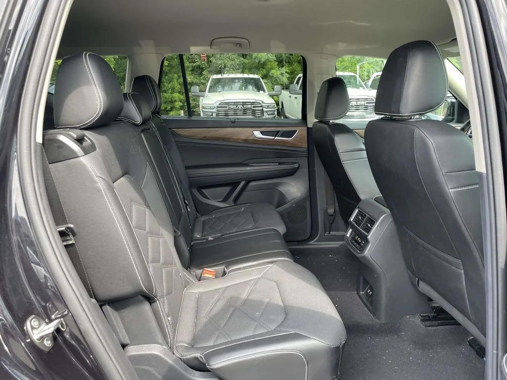 Certified Used 2025  Volkswagen 2.0T SE w/Technology image 13