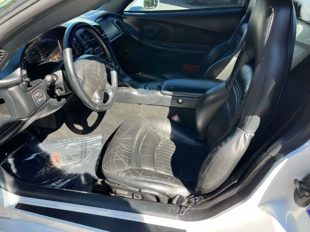 Used 2004 Arctic White Chevrolet Base image 22