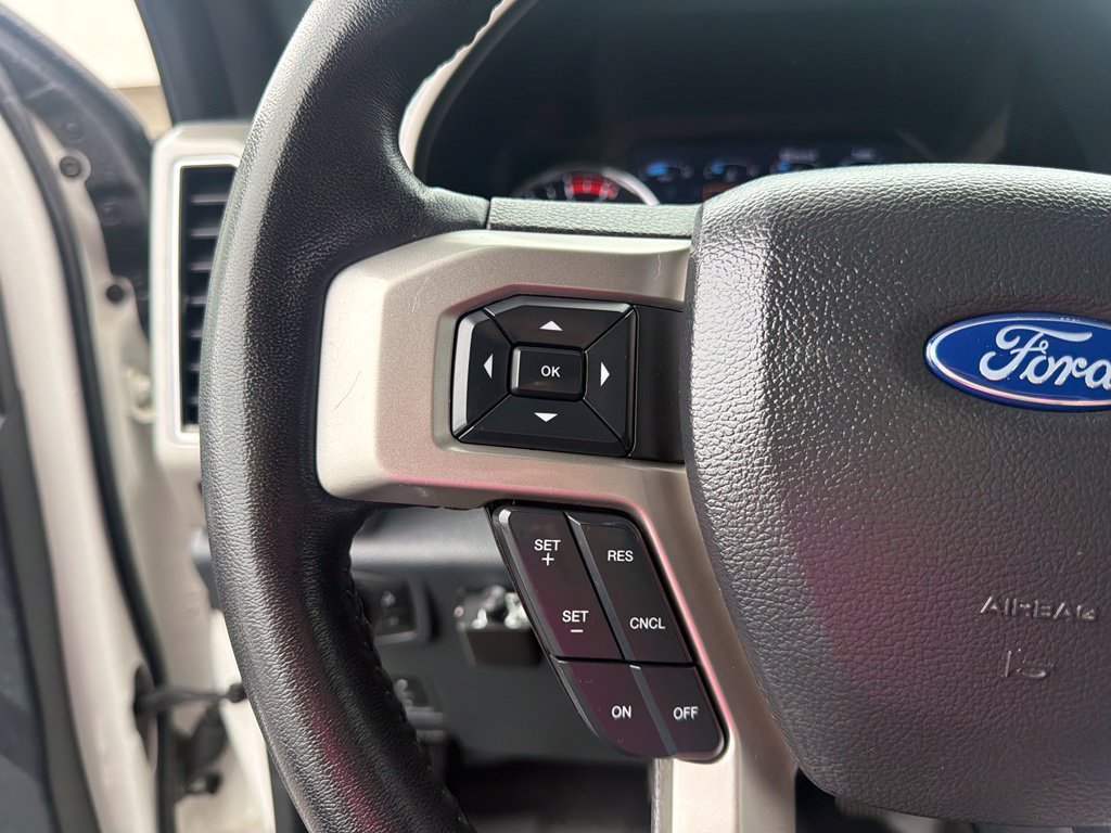 Used 2022 White Ford Lariat image 29