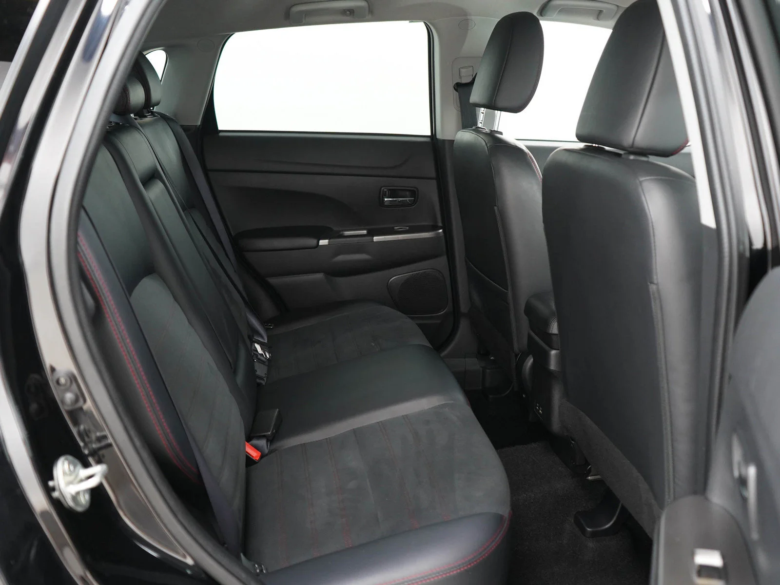 Used 2024 Black Mitsubishi SE image 12