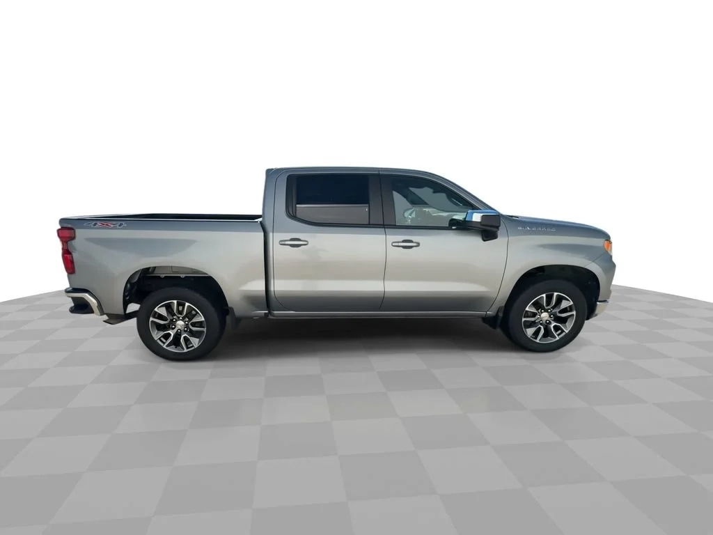 Used 2024 Sterling Gray Metallic Chevrolet LT (2FL) image 9