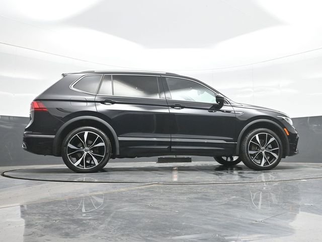 Used 2022 Black Volkswagen 2.0T SEL R-Line image 25
