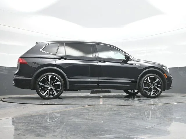 Used 2022 Black Volkswagen 2.0T SEL R-Line image 25