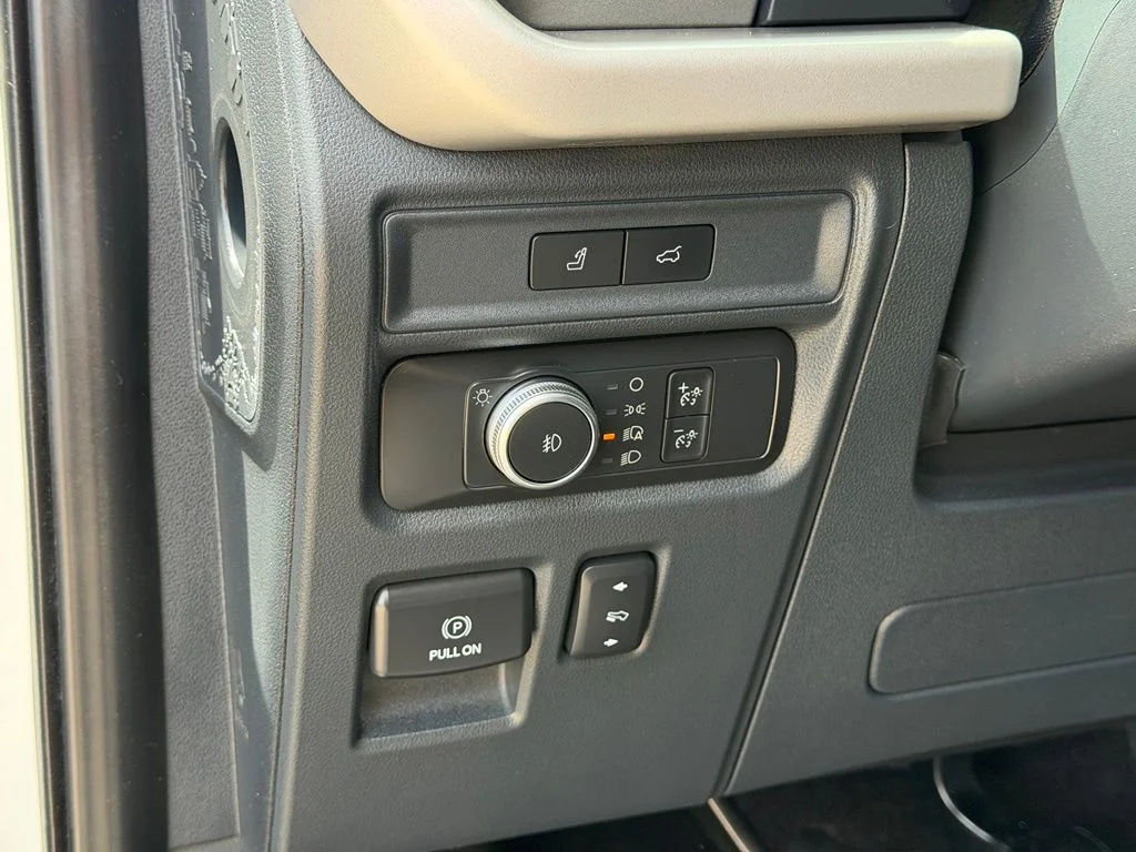 Used 2022 White Ford XLT image 25
