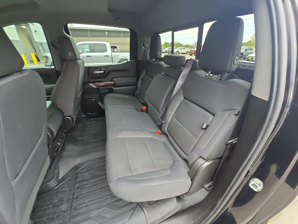 Used 2019 Onyx Black GMC SLE image 28
