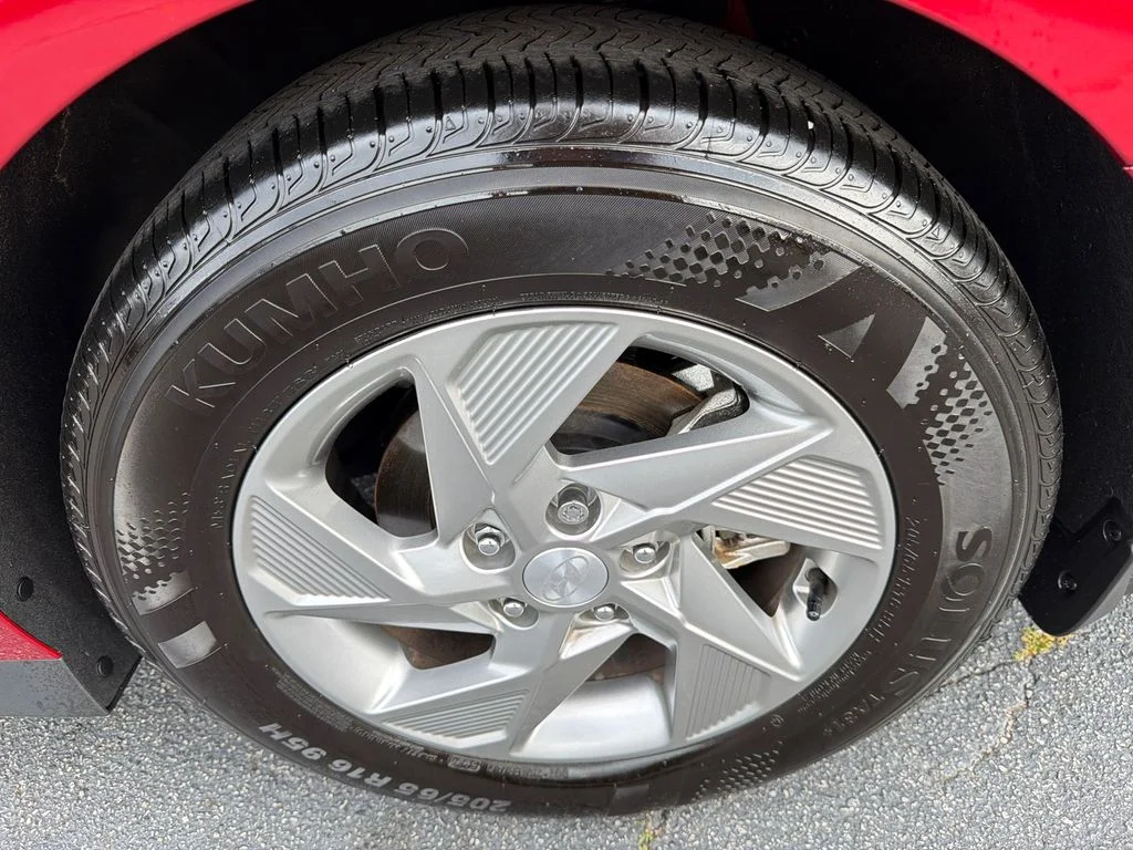 Used 2025 Red Hyundai SE image 19