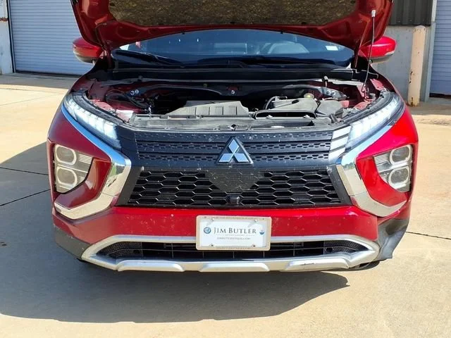 Used 2024  Mitsubishi SE image 21
