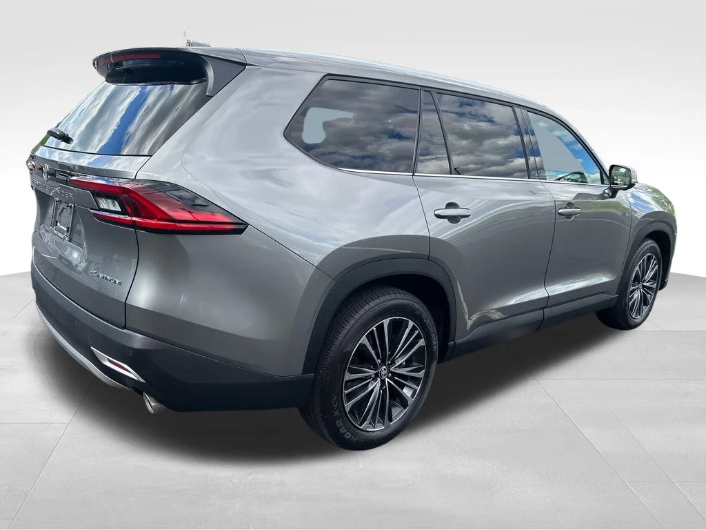 Certified Used 2025  Toyota MAX Platinum image 5