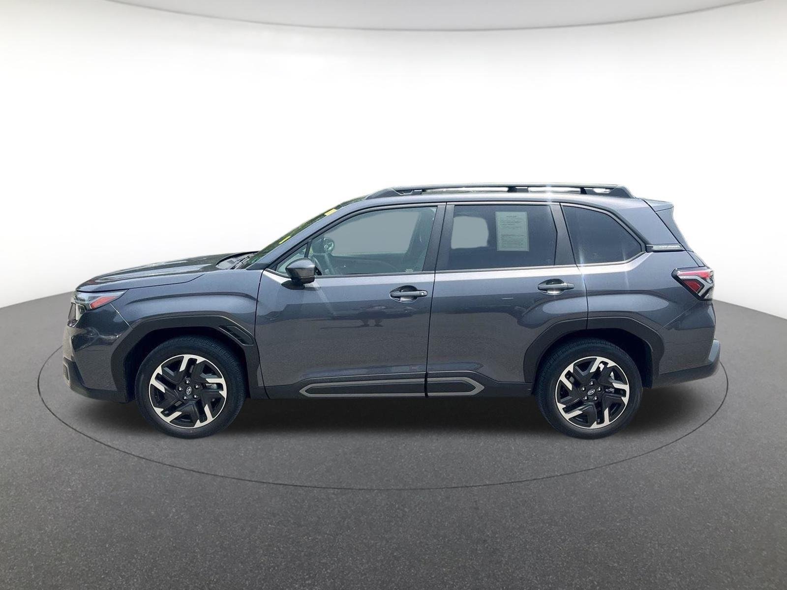 Used 2025 Magnetite Gray Metallic Subaru Limited image 4