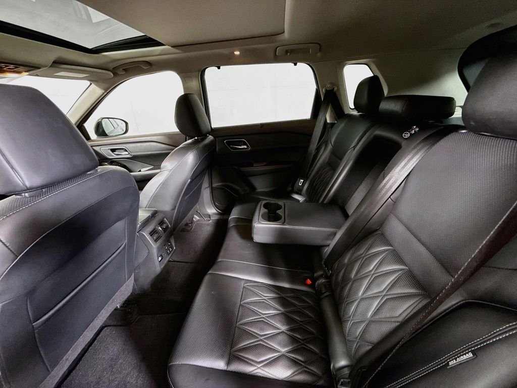 Used 2021 Super Black Nissan Platinum image 26