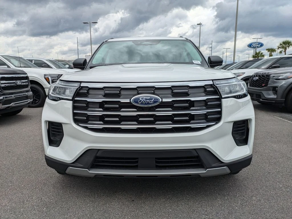 New 2026 Star White Metallic Tri-Coat Ford Active image 9